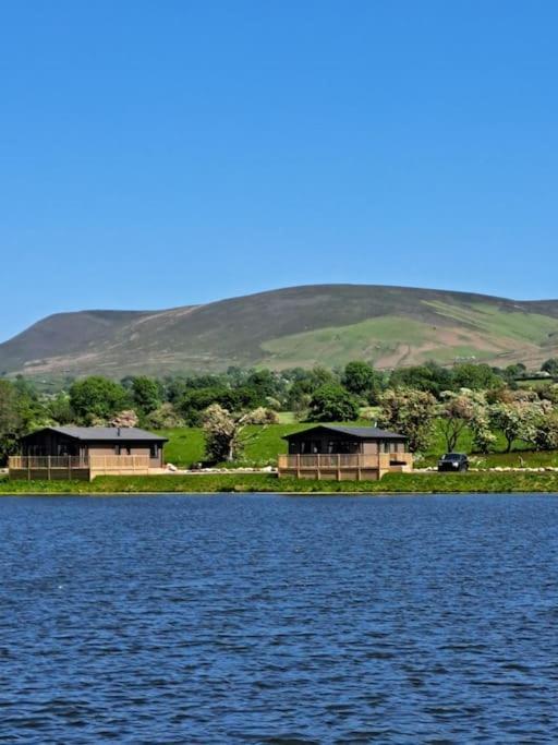 Diddly Squat Lodge With Hot Tub, Pendle View Holiday Park Clitheroe Dış mekan fotoğraf
