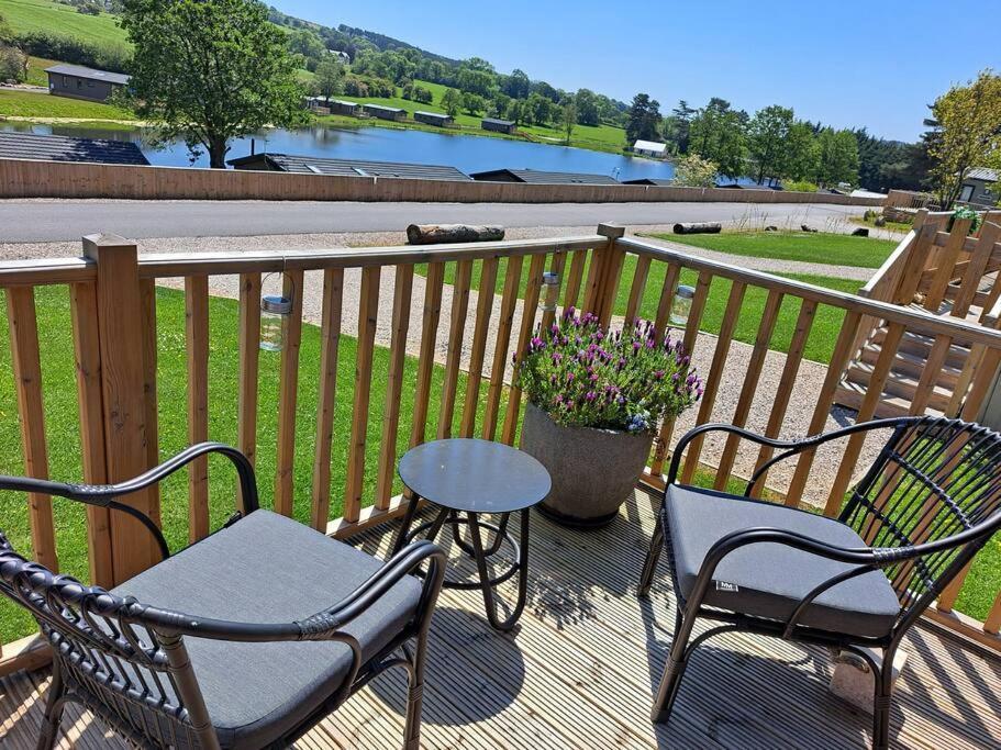 Diddly Squat Lodge With Hot Tub, Pendle View Holiday Park Clitheroe Dış mekan fotoğraf